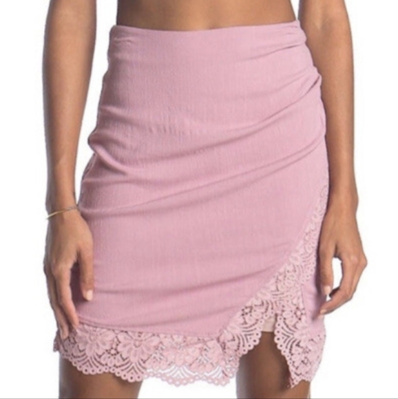 50. Nwot Free People Elegant Pink Lace Trim Skirt - Picture 1 of 5